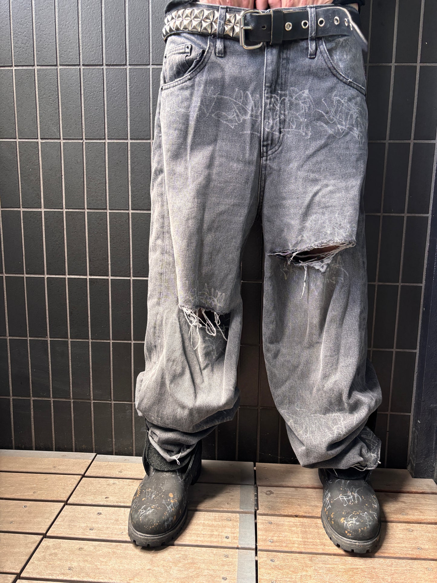 KNALL3R DISTRESSED SKATE DENIM